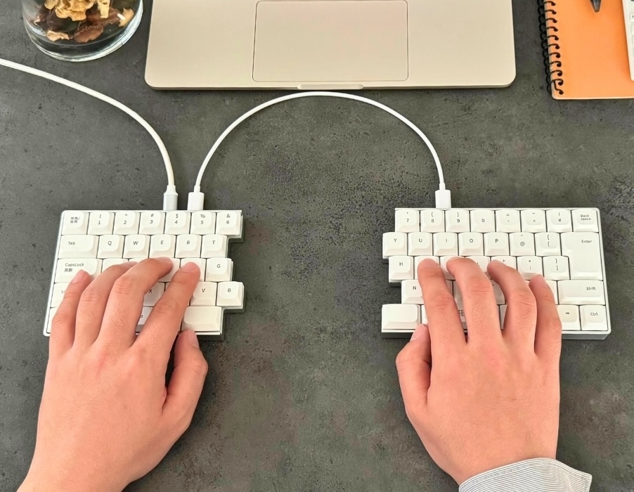 分割キーボードを使う作業イメージ